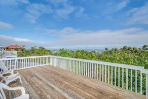 BAREFOOT HIDEAWAY , walk to beach, pool/golf cart - Image 3