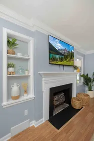 Walk to ND | 6 bedrooms - Image 4