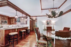 Exclusive 2BR Ritz-Carlton w Mountain Rustic Décor Save 20% on 7 Nights! - Image 5