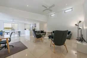 SANDS BEACH HOUSE A - Image 3
