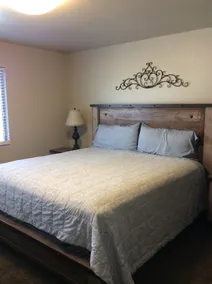 Entire Apt centrally located w/parking&selfcheckin - Image 3