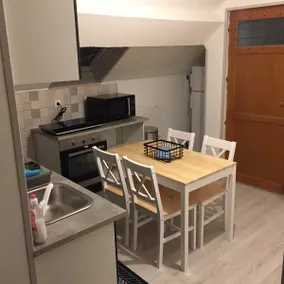 F2 bis close to all amenities - Image 3