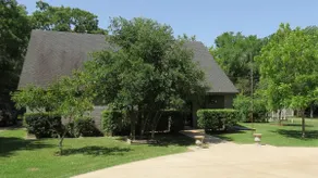Large wooded yard near Texas A&M - Image 4