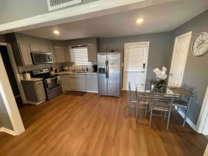 Cozy 4 bedroom House 2.5 bath - Image 3