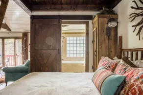 Rustic, Romantic Getaway at Paradise Cottage in Boone - Image 3