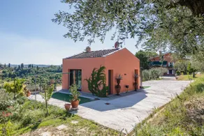Private villa & swimming pool in Tuscany - Image 2