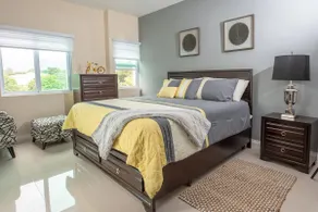 Kingbed-pool-AC-TVs-Wifi-views-balcony-city center - Image 2