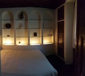 Delightful two-room apartment in an elegant building - Image 2