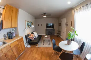 1 Bedroom Guesthouse in Clark Historical Distric - Image 4