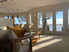 5-bedroom waterfront House with beach - Image 2