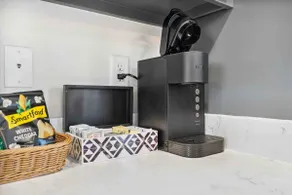Stylish Family Friendly Getaway with Kids Playroom - Image 5