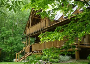 Chalet Karibu Charming Waterfront Home Near Ottawa - Image 3