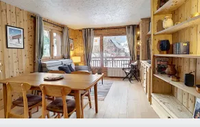 Quiet luxury apartment & outdoor space - Image 2
