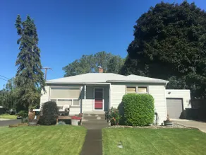 Location! Location! close to downtown, Whitman - Image 2