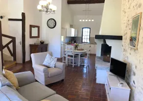 Beautiful, spacious one bedroom apartment. - Image 3