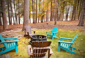 Peaceful Lakefront Retreat - Image 2