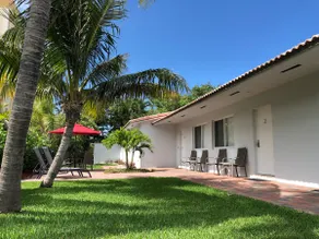 Beautifully Renovated Beachside Ocean Cabana - Image 2