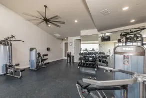 Lake front Condo 2BD/2BA w/ pool, hot tub, fire pit, gas grills, gym, & laundry. - Image 5