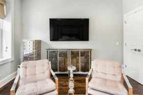 Spacious Five Bedroom Home in Trendy Chicago Neighborhood - Image 4