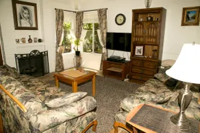 Quiet House Close to Beaches Centrally Located. - Image 2
