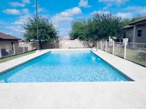 North Laredo Beautiful and Quiet Condo with Pool - Image 3