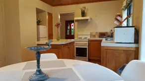 City townhouse, free parking, walk to city - Image 4