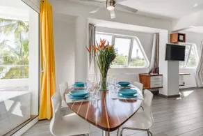 Yacht-style apartment with sea view - Image 4