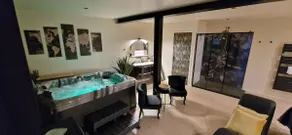 The workshop bedroom with private Jacuzzi, Normandy - Image 4