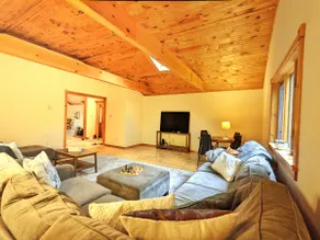 Open Concept Cozy Secluded Cabin - Pet Friendly - Image 5
