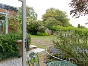 Lovely self-contained annex with shower room - Image 2