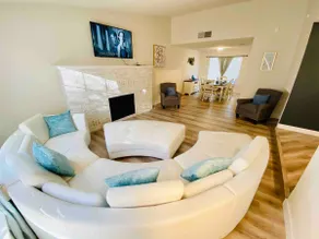 Stylish 4BR Home W/Pool - Image 3