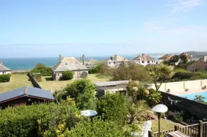 Superb well equipped family house in quiet area with sea views, close to beaches - Image 5