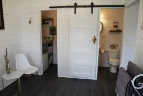 Little House Big Tub- Romantic Cottage -King Bed - Image 4