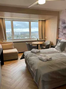 Stylish city apartment with wide views & top location - Image 4