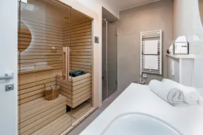 The Q Superior - a penthouse with jacuzzi and sauna - Image 2