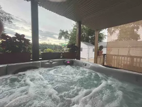 2 min walk to bay beach huge hottub 3 bathrooms - Image 3