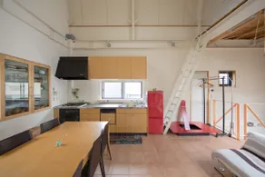 Designer's house - Image 2
