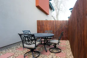 Samara and Drew's Guesthouse - Image 4