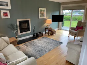 Boutique Holiday Home - Two Beaches 500m - Image 2