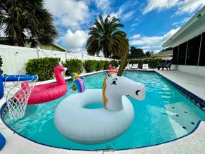 HOT TOB HEATED POOL HOUSE, MINUTES FROM CLEARWATER BEACH - Image 4