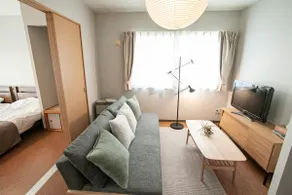 10-minute walk to Otaru Canal and Sakaimachi-dori | Adjacent to Suitengu Shrine, 17-room unmanned hotel, B1 | 2 bedrooms, bathroom. - Image 2