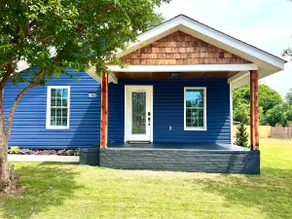 Mockingbird Bungalow-sleeps 8-Hot Tub-2 mi GVL - Image 2