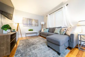 Simple & Sweet 2 BR 1 BA Home in Lansing - Cynwood - Image 2