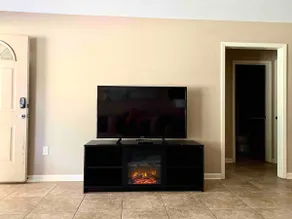 Unit D Stylish & Comfortable 2 bedroom/2 baths - Image 2