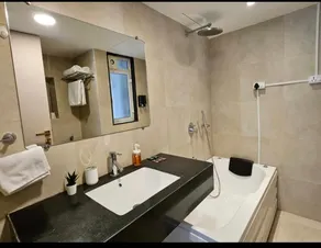 Pvt Jacuzzi: Golf Luxury @river front 22nd floor - Image 4