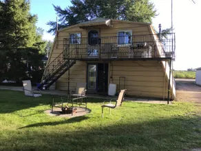 2 br upper Creekside Cottage near Lake St Clair - Image 3