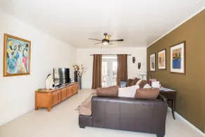 Luxurious 3 Bedroom Hidden Gem. - Image 2