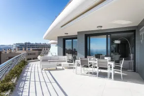 Luxurious apartment next to the sea - Image 4