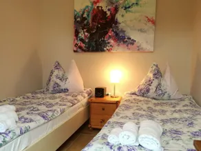 Apartment with garden access - Image 5