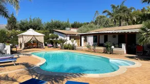 Villa for families with garden and private pool - Image 2